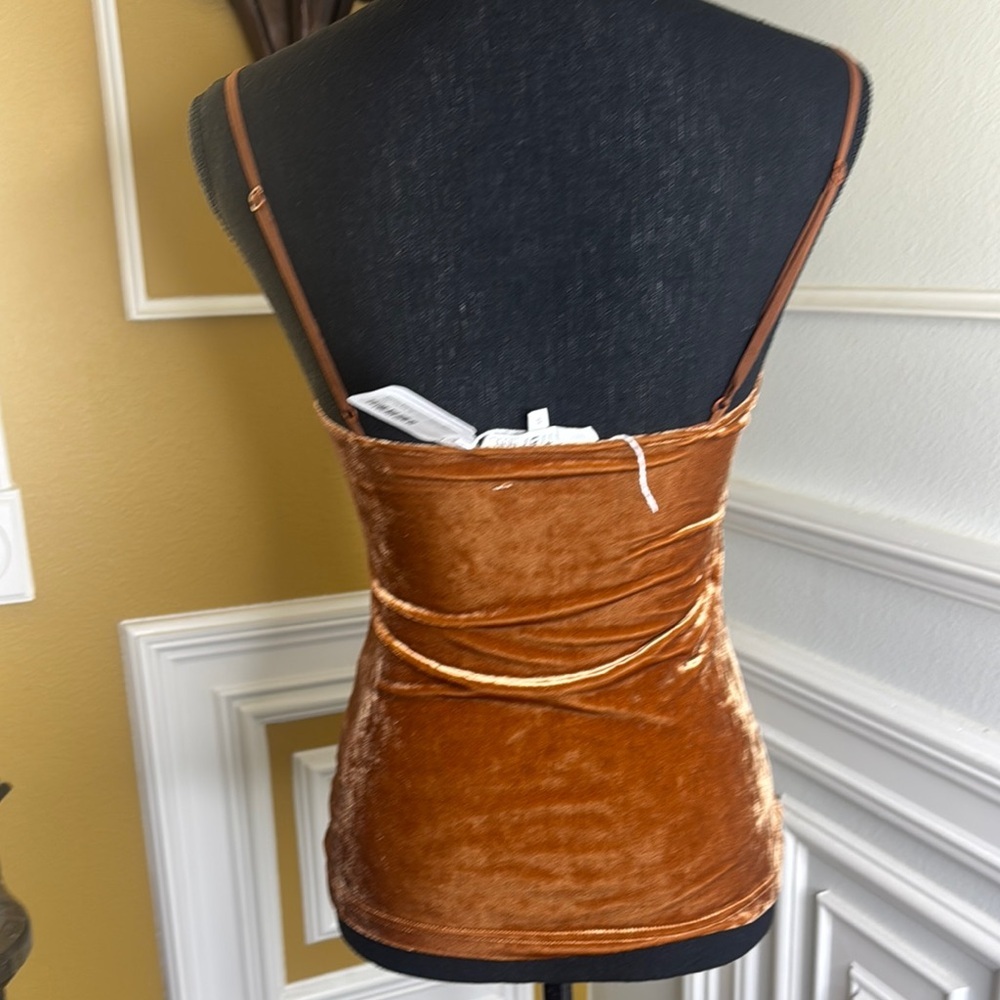 Toni
Velvet Ruched Top - Picture 6 of 7